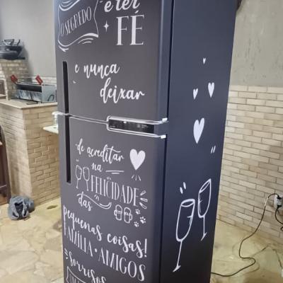 Envelopamento de geladeira - adesivo impresso laminado