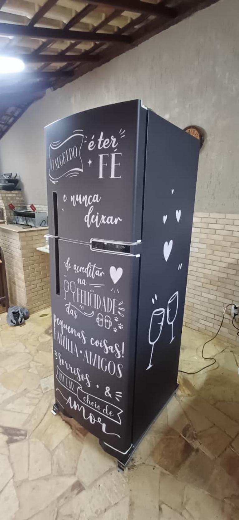 Envelopamento de geladeira - adesivo impresso laminado